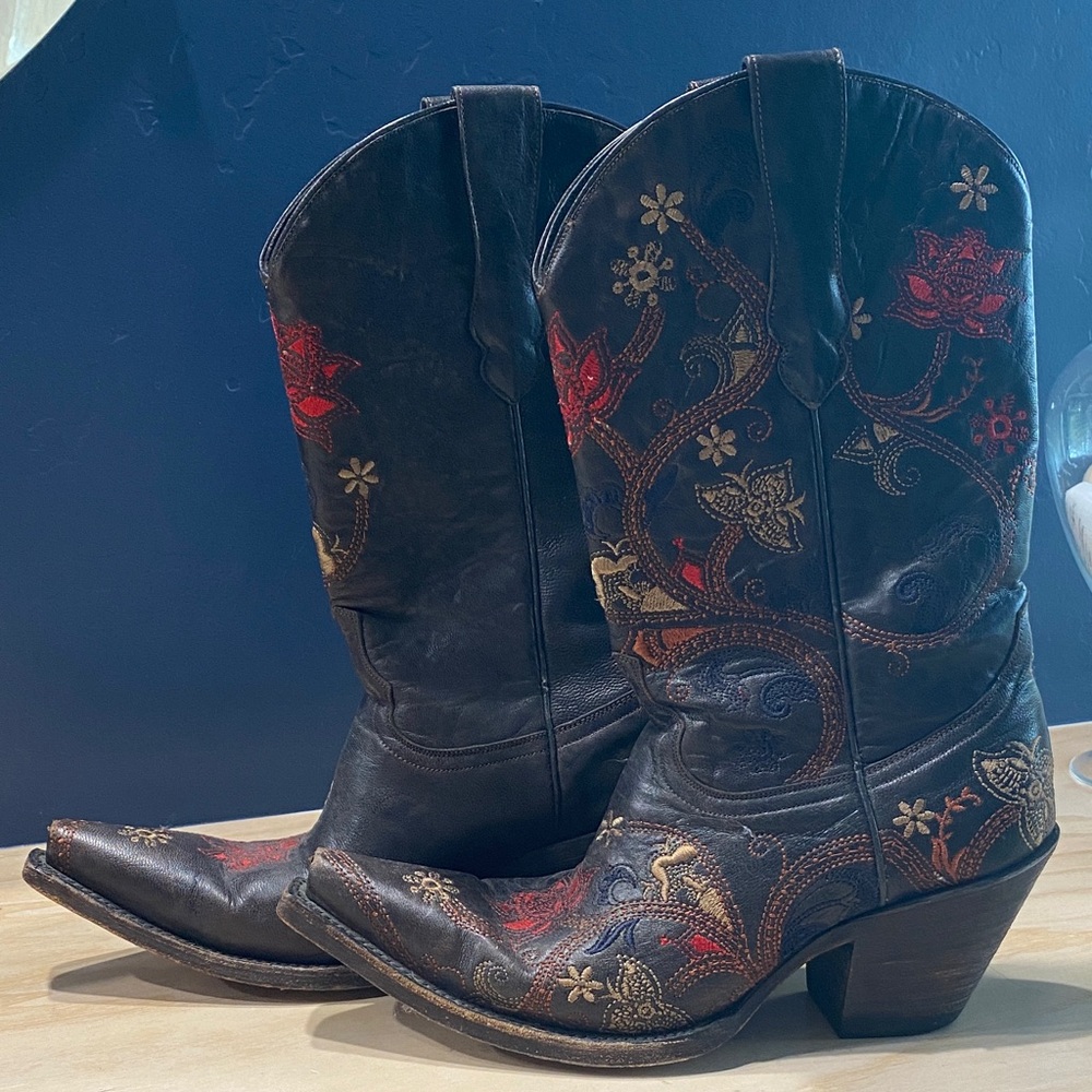 Ladies Lucchese Gardenia Floral boot